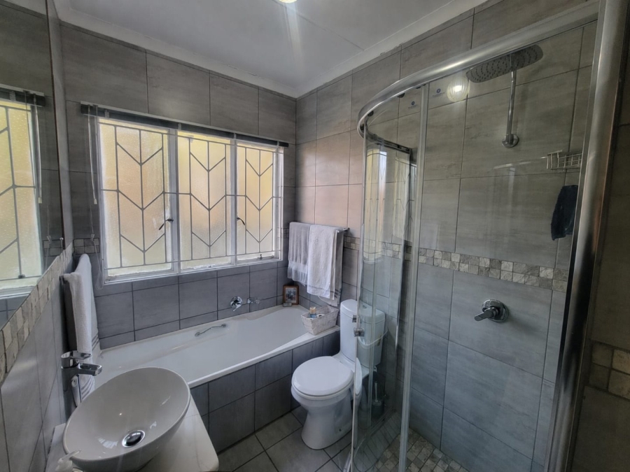 5 Bedroom Property for Sale in Suidrand Free State
